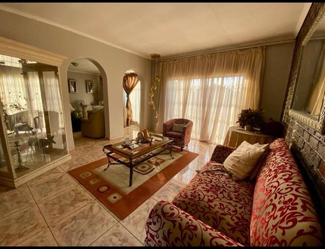 3 BEDROOM PROPERTY TO RENT IN WALDRIFT